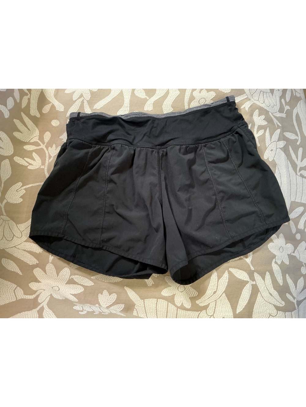 Lululemon Women’s Black Shorts Sz 4